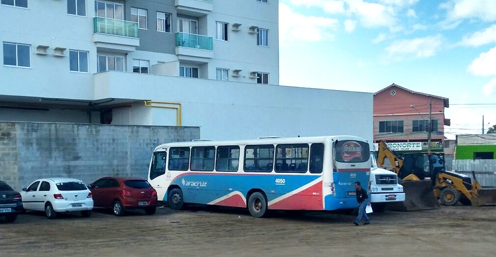 Prefeitura apreende ônibus com irregularidades em Aracruz